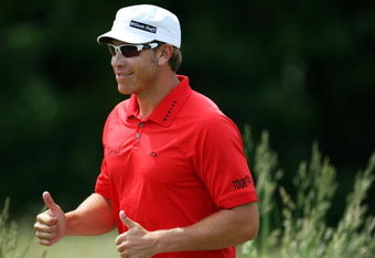 FARMINGDALE, NY - JUNE 17:  Ricky Barnes gives a thumbs up during the third day of previews to the 109th U.S. Open on the Black Course at Bethpage State Park on June 17, 2009 in Farmingdale, New York.  (Photo by Ross Kinnaird/Getty Images)