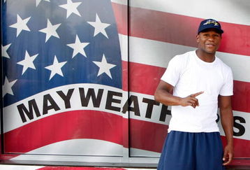 LAS VEGAS - JUNE 11:  Boxer Floyd Mayweather, Jr. appears outside his boxing gym sporting a new  American flag wrap in recognition of Flag Day on June 14 June 11, 2009 in Las Vegas, Nevada. Mayweather is training for his welterweight fight against Juan Manuel Marquez on June 18.  (Photo by Ethan Miller/Getty Images)