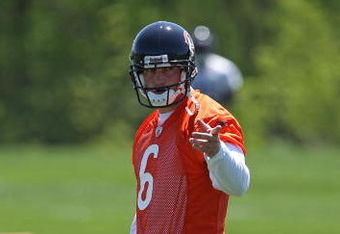 LAKE FOREST, IL - MAY 20: Jay Cutler #6 of the Chicago Bears participates during an organized team activity (OTA) practice on May 20, 2009 at Halas Hall in Lake Forest, Illinois. (Photo by Jonathan Daniel/Getty Images)