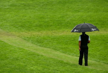 FARMINGDALE, NY - JUNE 20:  Tiger Woods walks off the first tee during the continuation of the second round of the 109th U.S. Open on the Black Course at Bethpage State Park on June 20, 2009 in Farmingdale, New York.  (Photo by Chris McGrath/Getty Images)