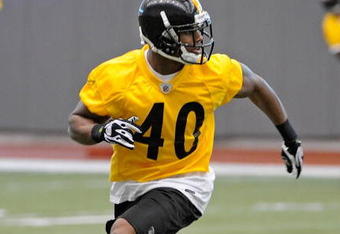 PITTSBURGH - MAY 01:  Joe Burnett #40 of the Pittsburgh Steelers runs a route during rookie training camp at the Pittsburgh Steelers Practice Facility on May 1, 2009 in Pittsburgh, Pennsylvania.  (Photo by Joe Sargent/Getty Images)
