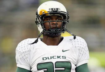 SEATTLE - OCTOBER 20: Jarius Byrd #32 of the Oregon Ducks walks on the field during the game against the Washington Huskies at Husky Stadium on October 20, 2007 in Seattle, Washington. The Ducks defeated the Huskies 55-34. (Photo by Otto Greule Jr/Getty Images) 