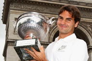 PARIS - JUNE 08:  Roger Federer of Switzerland poses with his French Open winners trophy at the Arc de Triomphe on June 8, 2009 in Paris, France.  (Photo by Ryan Pierse/Getty Images)