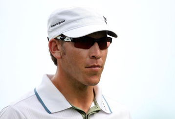 FARMINGDALE, NY - JUNE 20:  Ricky Barnes walks off the fifth tee during the continuation of the second round of the 109th U.S. Open on the Black Course at Bethpage State Park on June 20, 2009 in Farmingdale, New York.  (Photo by Andrew Redington/Getty Images)