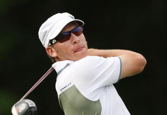 FARMINGDALE, NY - JUNE 20:  Ricky Barnes watches his tee shot on the seventh hole during the continuation of the second round of the 109th U.S. Open on the Black Course at Bethpage State Park on June 20, 2009 in Farmingdale, New York.  (Photo by Andrew Redington/Getty Images)