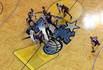ORLANDO, FL - JUNE 14:  Andrew Bynum #17 of the Los Angeles Lakers and Dwight Howard #12 of the Orlando Magic go after the tip-off to start Game Five of the 2009 NBA Finals on June 14, 2009 at Amway Arena in Orlando, Florida.  NOTE TO USER:  User expressly acknowledges and agrees that, by downloading and or using this photograph, User is consenting to the terms and conditions of the Getty Images License Agreement.  (Photo by Ronald Martinez/Getty Images)