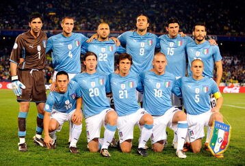 PRETORIA, SOUTH AFRICA - JUNE 21: The Italy team poses before the FIFA Confederations Cup match between  Italy and Brazil played at the Loftus Versfeld stadium on June 21, 2009 in Pretoria, South Africa.  (Photo by Claudio Villa/Getty Images)