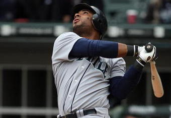 CHICAGO - APRIL 29:  Wladimir Balentien #25 of the Seattle Mariners bats against the Chicago White Sox during the game on April 29, 2009 at U.S. Cellular Field in Chicago, Illinois. (Photo by Jonathan Daniel/Getty Images) 
