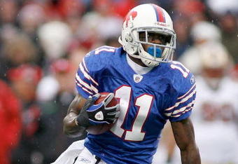 ORCHARD PARK, NY - NOVEMBER 30: Roscoe Parrish #11 of the Buffalo Bills returns a punt against the San Francisco 49ers  on November 30, 2008 at Ralph Wilson Stadium in Orchard Park, New York. The 49ers won10-3.  (Photo by Rick Stewart/Getty Images)