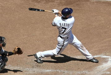 MILWAUKEE - MAY 14: J.J. Hardy #7 of the Milwaukee Brewers hits the ball against the Florida Marlins on May 14, 2009 at Miller Park in Milwaukee, Wisconsin. The Brewers defeated the Marlins 5-3. (Photo by Jonathan Daniel/Getty Images)