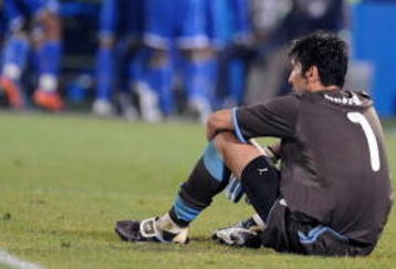 PRETORIA, SOUTH AFRICA - JUNE 21:  Brazilians players celebrate as goalie Gianluigi Buffon #1 of Italy sits on the pitch dejected during the FIFA Confederations Cup match between Italy and Brazil at the Loftus Versfeld Stadium on June 21, 2009 in Pretoria, South Africa.  (Photo by Lefty Shivambu/Gallo Images/Getty Images)