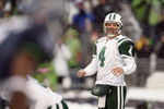 SEATTLE - DECEMBER 21:  Quarterback Brett Favre #4 of the New York Jets looks to the sidelines during the game against the Seattle Seahawks on December 21, 2008 at Qwest Field in Seattle, Washington. The Seahawks defeated the Jets 13-3. (Photo by Otto Greule Jr/Getty Images)