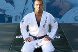Royce_gracie_kneeling_more_feature