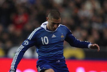 PARIS - NOVEMBER 19:  Karim Benzema of France in action during the International Friendly between France and Uruguay at the Stade de France on November 19, 2008 in Paris, France.  (Photo by Hamish Blair/Getty Images)
