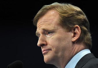 TAMPA, FL - JANUARY 30:  NFL Commissioner Roger Goodell addresses the media at the news conference prior to Super Bowl XLIII on January 30, 2009 at Tampa Convention Center in Tampa, Florida. (Photo by Drew Hallowell/Getty Images)