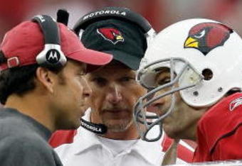 GLENDALE, AZ - JANUARY 18:  (2nd left) Offensive Coordinator Todd Haley of the Arizona Cardinals and (M) head coach Ken Whisenhunt talks with (R) quarterback Kurt Warner #13 as (L) quarterback Matt Leinart #7 stands behind and watches against the Philadelphia Eagles during the NFC championship game on January 18, 2009 at University of Phoenix Stadium in Glendale, Arizona.  (Photo by Jamie Squire/Getty Images)