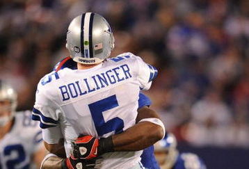 EAST RUTHERFORD, NJ - NOVEMBER 02:  Justin Tuck #91 of the New York Giants sacks Brooks Bollinger #5 of the Dallas Cowboys during their game on November 2, 2008 at Giants Stadium in East Rutherford, New Jersey.  (Photo by Al Bello/Getty Images)