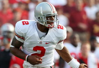 LOS ANGELES, CA - SEPTEMBER 13:  Terrelle Pryor #2 of the Ohio State Buckeyes hands the ball off against the USC Trojans during the college football game at the Los Angeles Memorial Coliseum on September 13, 2008 in Los Angeles, California.  (Photo by Harry How/Getty Images)