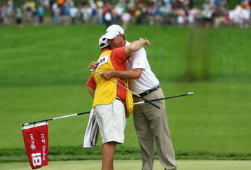 FARMINGDALE, NY - JUNE 22:  Lucas Glover celebrates his two-stroke victory with his caddie Dan Cooper on the 18th green at the 109th U.S. Open on the Black Course at Bethpage State Park on June 22, 2009 in Farmingdale, New York.  (Photo by Chris McGrath/Getty Images)