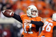 STILLWATER, OK - NOVEMBER 29:  Quarterback Zac Robinson #11 of the Oklahoma State Cowboys drops back to pass against the Oklahoma Sooners at Boone Pickens Stadium on November 29, 2008 in Stillwater, Oklahoma.  (Photo by Ronald Martinez/Getty Images)