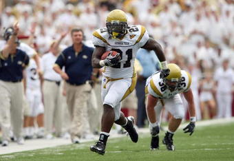 CHESTNUT HILL, MA - SEPTEMBER 6:  Running back Jonathan Dwyer #21 of the Georgia Tech Yellow Jackets runs with the ball during their game against the Boston College Eagles on September 6, 2008 at Alumni Stadium in Chestnut Hill, Massachusetts. The Yellow Jackets defeated the Eagles 19-16. (Photo by Elsa Garrison/Getty Images)