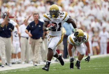 CHESTNUT HILL, MA - SEPTEMBER 6:  Running back Jonathan Dwyer #21 of the Georgia Tech Yellow Jackets runs with the ball during their game against the Boston College Eagles on September 6, 2008 at Alumni Stadium in Chestnut Hill, Massachusetts. The Yellow Jackets defeated the Eagles 19-16. (Photo by Elsa Garrison/Getty Images)