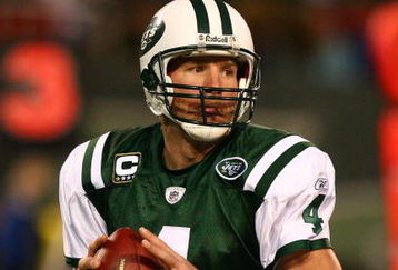 EAST RUTHERFORD, NJ - DECEMBER 28:  Brett Favre #4 of The New York Jets looks to pass against The Miami Dolphins during their game on December 28, 2008 at Giants Stadium in East Rutherford, New Jersey.  (Photo by Al Bello/Getty Images)