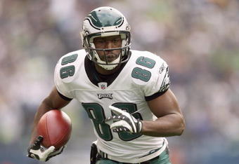 SEATTLE - NOVEMBER 02:  Reggie Brown #86 of the Philadelphia Eagles carries the ball during the game against the Seattle Seahawks at Qwest Field on November 2, 2008 in Seattle, Washington. (Photo by Otto Greule Jr/Getty Images)