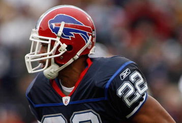 ORCHARD PARK, NY - DECEMBER 28:  Fred Jackson #22 of the Buffalo Bills carries the ball during the game against the New England Patriots on December 28, 2008 at Ralph Wilson Stadium in Orchard Park, New York. (Photo by Rick Stewart/Getty Images)