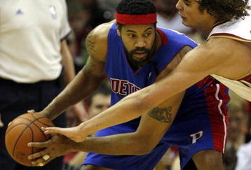 CLEVELAND - APRIL 18:  Anderson Varejao #17 of the Cleveland Cavaliers guards Rasheed Wallace (L) #30 of the Detroit Pistons during Game One of the Eastern Conference Quarterfinals during the 2009 NBA Playoffs at Quicken Loans Arena on April 18, 2009 in Cleveland, Ohio. NOTE TO USER: User expressly acknowledges and agrees that, by downloading and or using this photograph, User is consenting to the terms and conditions of the Getty Images License Agreement.  (Photo by Matt Sullivan/Getty Images)