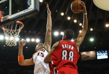 OAKLAND, CA - NOVEMBER 18:  Nicolas Batum #88 of the Portland Trail Blazers shoots over Andris Biedrins #15 of the Golden State Warriors during an NBA game on November 18, 2008 at Oracle Arena in Oakland, California. NOTE TO USER: User expressly acknowledges and agrees that, by downloading and or using this photograph, User is consenting to the terms and conditions of the Getty Images License Agreement.  (Photo by Jed Jacobsohn/Getty Images)