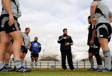 CHRISTCHURCH, NEW ZEALAND - JUNE 23:  Former All Blacks prop and now Crusaders scrum coach Dave Hewett (C) talks to the forwards during a New Zealand All Black training session at AMI Stadium on June 23, 2009 in Christchurch, New Zealand.  (Photo by Ross Land/Getty Images)