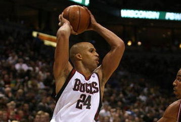 MILWAUKEE - FEBRUARY 18: Richard Jeferson #24 of the Milwaukee Bucks looks to pass against the Chicago Bulls on February 18, 2009 at the Bradley Center in Milwaukee, Wisconsin. The Bulls defeated the Bucks 113-104. NOTE TO USER: User expressly acknowledges and agreees that, by downloading and/or using this Photograph, User is consenting to the terms and conditions of the Getty Images License Agreement. (Photo by Jonathan Daniel/Getty Images)