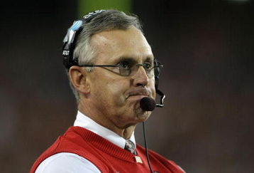 GLENDALE, AZ - JANUARY 05:  Head coach Jim Tressel of the Ohio State Buckeyes reacts during the Tostitos Fiesta Bowl Game against the Texas Longhorns on January 5, 2009 at University of Phoenix Stadium in Glendale, Arizona.   The Longhorns defeated the Buckeyes 24-21.  (Photo by Doug Pensinger/Getty Images)