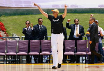LOS ANGELES, CA - JUNE 17:  Kareem Abdul-Jabbar waves to the crowd as Los Angeles Mayor Antonio Villaraigosa looks on (L) during the Los Angeles Lakers 2009 NBA Championship Victory Parade at the Los Angeles Memorial Coliseum on June 17, 2009 in Los Angeles, California.  (Photo by Jeff Gross/Getty Images)