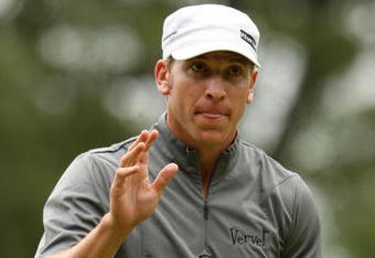 FARMINGDALE, NY - JUNE 22:  Ricky Barnes waves to the gallery on the third green during the continuation of the final round of the 109th U.S. Open on the Black Course at Bethpage State Park on June 22, 2009 in Farmingdale, New York.  (Photo by Andy Lyons/Getty Images)