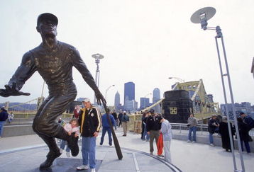 1 Apr 2001: A general view of the Roberto Clemente statue outside of PNC Park in Pittsburgh, Pennsylvania during the game between the New York Mets and the Pittsburgh Pirates. Mandatory Credit: Jamie Squire /Allsport  