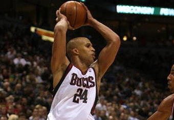 MILWAUKEE - FEBRUARY 18: Richard Jeferson #24 of the Milwaukee Bucks looks to pass against the Chicago Bulls on February 18, 2009 at the Bradley Center in Milwaukee, Wisconsin. The Bulls defeated the Bucks 113-104. NOTE TO USER: User expressly acknowledges and agreees that, by downloading and/or using this Photograph, User is consenting to the terms and conditions of the Getty Images License Agreement. (Photo by Jonathan Daniel/Getty Images)
