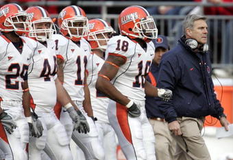 COLUMBUS - NOVEMBER 10:  Head coach Ron Zook (R) of the Illinois Fighting Illini walks with players on the sideline during the first quarter against the Ohio State Buckeyes at Ohio Stadium November 10, 2007 in Columbus, Ohio. Illinois defeated Ohio State 28-21.  (Photo by David Maxwell/Getty Images)