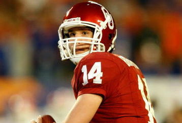 MIAMI - JANUARY 08:  Sam Bradford #14 of the Oklahoma Sooners look to pass against the Florida Gators during the FedEx BCS National Championship game at Dolphin Stadium on January 8, 2009 in Miami, Florida.  (Photo by Marc Serota/Getty Images)