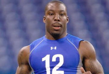 INDIANAPOLIS, IN - FEBRUARY 24:  Defensive back Vontae Davis of Illinois runs the 40 yard dash during the NFL Scouting Combine presented by Under Armour at Lucas Oil Stadium on February 24, 2009 in Indianapolis, Indiana. (Photo by Scott Boehm/Getty Images)