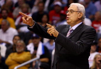 LOS ANGELES, CA - OCTOBER 29:  Head coach Phil Jackson of the Los Angeles Lakers calls a play in the first half against the Los Angeles Clippers on October 29, 2008 at Staples Center in Los Angeles, California. NOTE TO USER: User expressly acknowledges and agrees that, by downloading and/or using this Photograph, user is consenting to the terms and conditions of the Getty Images License Agreement.  (Photo by Jeff Gross/Getty Images)