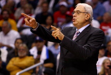 LOS ANGELES, CA - OCTOBER 29:  Head coach Phil Jackson of the Los Angeles Lakers calls a play in the first half against the Los Angeles Clippers on October 29, 2008 at Staples Center in Los Angeles, California. NOTE TO USER: User expressly acknowledges and agrees that, by downloading and/or using this Photograph, user is consenting to the terms and conditions of the Getty Images License Agreement.  (Photo by Jeff Gross/Getty Images)