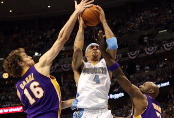 DENVER - MAY 29:  Carmelo Anthony #15 of the Denver Nuggets drives between Lamar Odom #7 and Pau Gasol #16 of the Los Angeles Lakers in Game Six of the Western Conference Finals during the 2009 NBA Playoffs at Pepsi Center on May 29, 2009 in Denver, Colorado. NOTE TO USER: User expressly acknowledges and agrees that, by downloading and or using this photograph, User is consenting to the terms and conditions of the Getty Images License Agreement.  (Photo by Jed Jacobsohn/Getty Images)