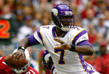 GLENDALE, AZ - DECEMBER 14:  Quarterback Tarvaris Jackson #7 of the Minnesota Vikings motions to pass the ball during their NFL game against the Arizona Cardinals at the University of Phoenix Stadium on December 14, 2008 in Glendale, Arizona. The Vikings defeated the Cardinals 35-14. (Photo by Jeff Gross/Getty Images)
