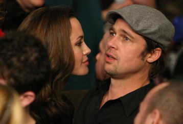 LAS VEGAS - DECEMBER 08:  Actors Angelina Jolie and Brad Pitt talk before the fight between Ricky Hatton of England and Floyd Mayweather Jr. prior to their WBC world welterweight championship fight at the MGM Grand Garden Arena on December 8, 2007 in Las Vegas, Nevada.  (Photo by Al Bello/Getty Images)