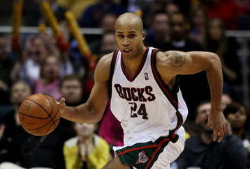 MILWAUKEE - FEBRUARY 09:  Richard Jefferson #24 of the Milwaukee Bucks brings the ball upcourt against the Houston Rockets on February 9, 2009 at the Bradley Center in Milwaukee, Wisconsin. The Bucks defeated the Rockets 124-112. NOTE TO USER: User expressly acknowledges and agreees that, by downloading and/or using this Photograph, User is consenting to the terms and conditions of the Getty Images License Agreement.  (Photo by Jonathan Daniel/Getty Images)