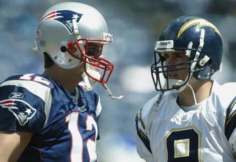 SAN DIEGO, CA - SEPTEMBER 29:    Tom Brady #12 of the New England Patriots and Drew Brees of the San Diego Chargers have a chat before a game on September 29, 2002 at Qualcomm Stadium in San Diego, California. (Photo by Stephen Dunn/Getty Images)