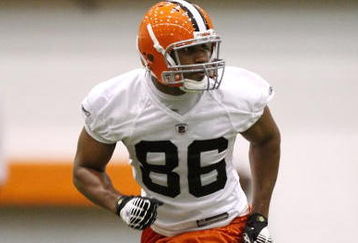 BEREA, OH - MAY 02:  Martin Rucker #86 of the Cleveland Browns looks to catch a pass during rookie training camp at the Cleveland Browns Training and Administrative Complex on May 2, 2008 in Berea, Ohio.  (Photo by Gregory Shamus/Getty Images)