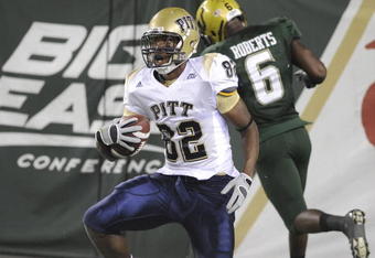 TAMPA, FL - OCTOBER 2:  Wide receiver Jonathan Baldwin #82 of the Pittsburgh Panthers grabs a pass for a touchdown against the University of South Florida Bulls at Raymond James Stadium on October 2, 2008 in Tampa, Florida.  (Photo by Al Messerschmidt/Getty Images)